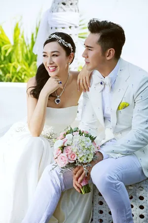 钟丽缇与张伦硕曝光婚纱照：姐弟恋修成正果