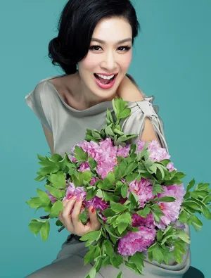 女神钟丽缇美艳亮相 大秀美腿超power_4