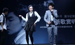 钟丽缇助阵孔令奇新碟记者会 性感热舞high翻全场_7