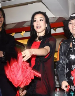 钟丽缇剪彩生活照 笑容甜美可人_4