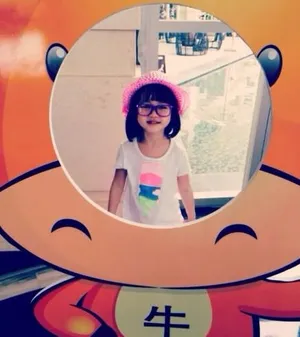 钟丽缇女儿Cayla生日晒萌照 可爱爆棚