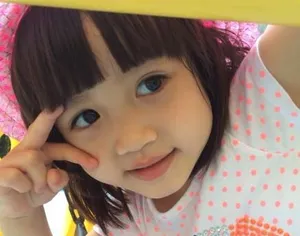 钟丽缇女儿Cayla生日晒萌照 可爱爆棚_4