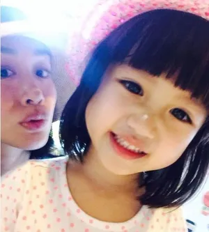 钟丽缇女儿Cayla生日晒萌照 可爱爆棚_11