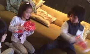 林志颖晒Kimi与钟丽缇女儿玩耍照 尽显萌态