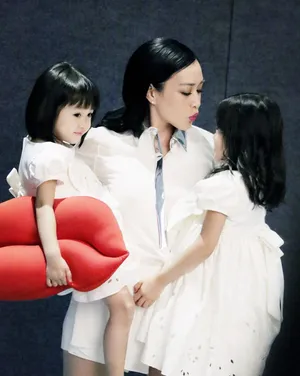 钟丽缇携女儿拍时尚COSMO杂志写真_6