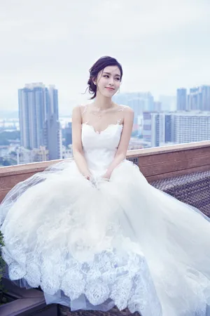 文咏珊《新娘ModernBride》性感婚纱写真图片