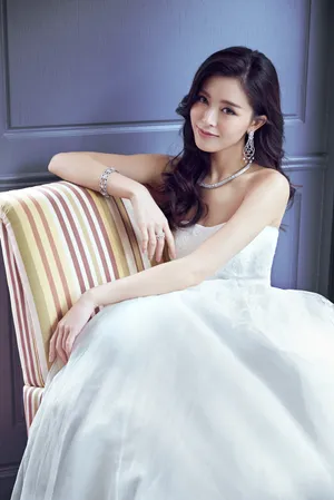 文咏珊《新娘ModernBride》性感婚纱写真图片_3