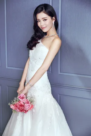 文咏珊《新娘ModernBride》性感婚纱写真图片_7