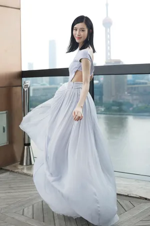 文咏珊露背礼服长裙性感写真_4