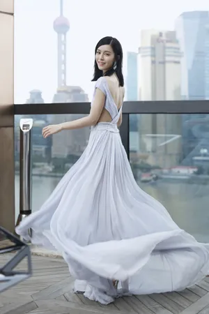 文咏珊露背礼服长裙性感写真_6