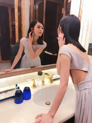 文咏珊露背礼服长裙性感写真_9