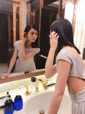 文咏珊露背礼服长裙性感写真_10