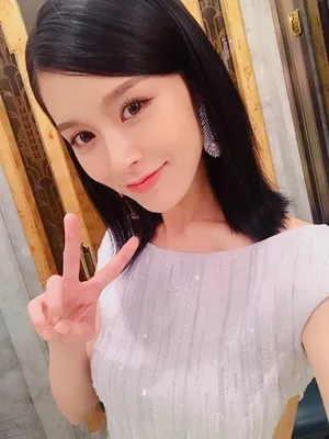 文咏珊露背礼服长裙性感写真_13
