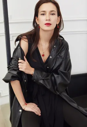 卢靖姗性感皮衣妩媚迷人写真_3