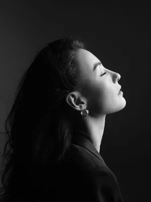 张柏芝图片：黑白大片知性优雅