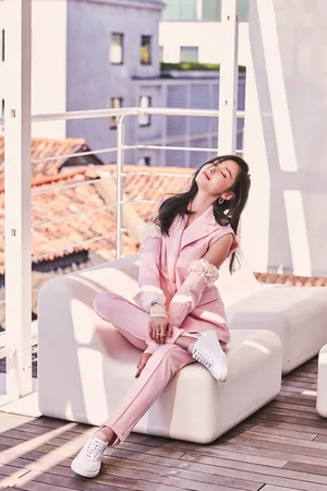 张天爱甜美LOOK帅气写真大片_3