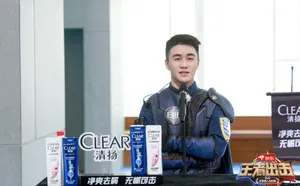 何猷君《王者出击》高清图片_2