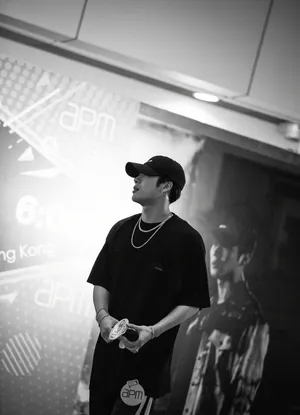 王嘉尔香港拍手会现场写真图片