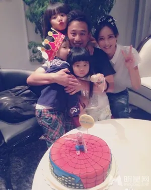 曹格儿子joe生日会 黄磊张歆艺现身献祝福图片_5