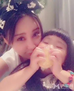 曹格儿子joe生日会 黄磊张歆艺现身献祝福图片_7