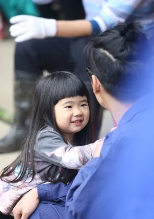 爸爸2第二集精彩花絮千呼万唤始出来曹格女儿grace可爱至极_5