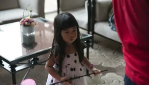 姐姐grace电视初亮相 曹格全程指导