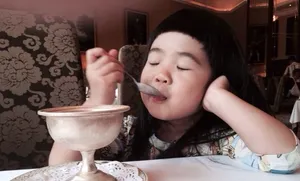 曹格儿女卖萌出镜图片 尽情耍宝欢乐多_3