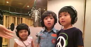 曹格儿女和kimi现身录影室图片 三只捣蛋鬼来啦_4