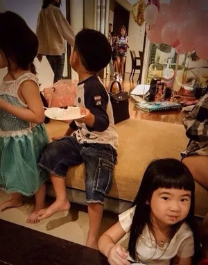 Grace姐姐4岁生日 曹格为女温馨庆生图片第1张