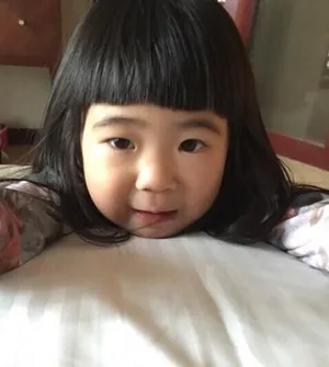 曹格儿女生活照曝光 呆萌可爱引网友围观