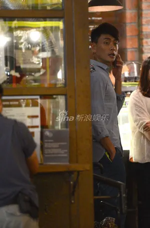 黄宗泽读剧本耍帅 杨爱瑾散发成熟女人味_3