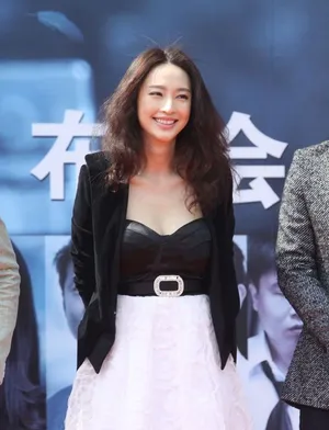 张俪低胸裙大秀豪乳 钟汉良痴恋其体香_3