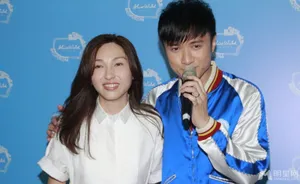 古巨基荣升老板甜蜜亲吻妻子 英皇高层现身送祝福_3