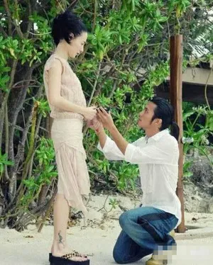 谢霆锋张柏芝求婚旧照流出 网友叹物是人非_3