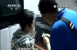 房祖名被逮捕画面流出 唯唯诺诺如小学生