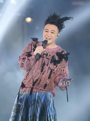 NS允智现身陈奕迅演唱会 搔首弄姿卖弄性感_8