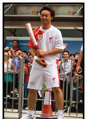 陈奕迅奥运会火炬传递现场照  搞怪有趣_6