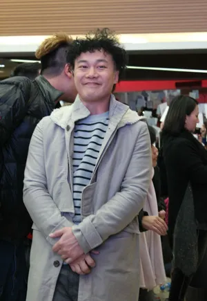 陈奕迅成都签售会现场照 众多粉丝到场支持_2