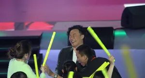 陈奕迅录制中国最强音 惨遭疯狂歌迷强吻_3