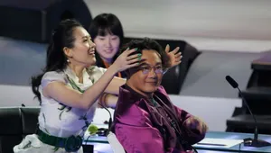 章子怡录制中国最强音现场调戏陈奕迅
