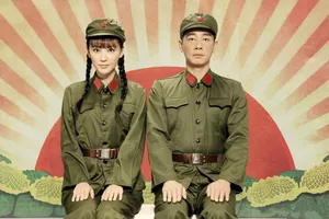 应采儿陈小春红军装搞怪写真图片_3