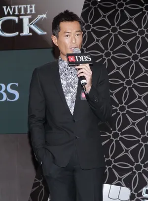 古天乐帅气出席活动 自曝坚持家人团聚庆生