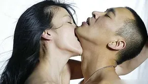 古天乐林熙蕾黄立行 盘点令人血脉膨胀的床上写真_24