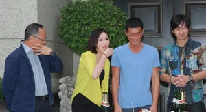古天乐单身男女2片场庆生 杨千嬅周渝民齐祝贺