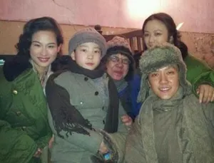 刘德华范冰冰古天乐 盘点明星着军大衣的片场靓照_3