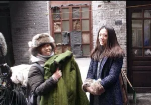 刘德华范冰冰古天乐 盘点明星着军大衣的片场靓照_30