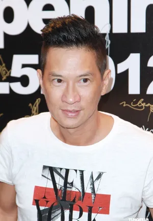 古巨基张家辉成龙等明星助阵杨受成开幕仪式