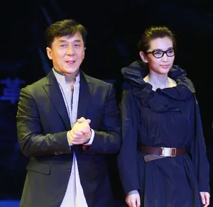 成龙出席活动喜笑颜开心情佳 成龙出席活动图片_2