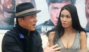 十二生肖首映会  成龙偷瞄张蓝心胸部图片_2