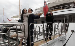 成龙范冰冰绝地逃亡现身戛纳 当众拥抱做宣传_6